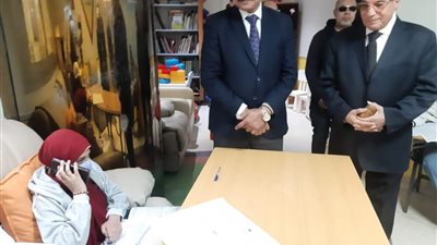 مدير تعليم الجيزة يتفقد لجنة مستشفى 57357 للطلاب المرضى بالسرطان
