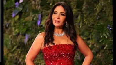 رسالة منى زكي لفريق عمل الرحلة 