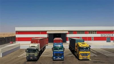 ميناء أكتوبر الجاف يواصل استقبال حاويات البضائع (صور)