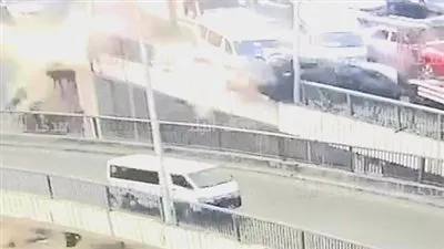 تفاصيل إصابة 3 أشخاص في انقلاب سيارة نقل وتصادمها بـ8 سيارات أعلى الدائري