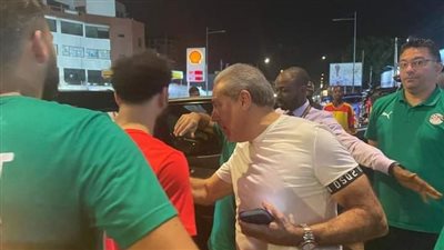 بالصور.. الدرندلي يدعو بعثة منتخب مصر لعزومة عشاء في أبيدجان