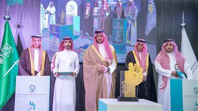  نائب أمير منطقة المدينة المنورة يدشّن معرض 