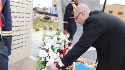 محافظ بني سويف يضع إكليل الزهور على النصب التذكاري للشهداء