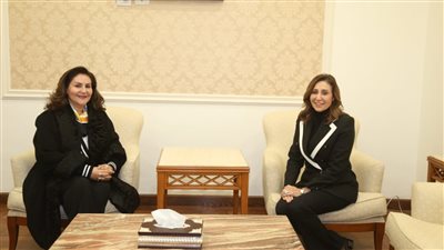 وزيرة الثقافة تشهد توقيع ديوان 