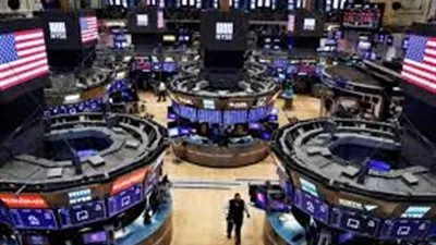 وول ستريت تنخفض بعد بيانات التضخم وتوقعات قاتمة من 