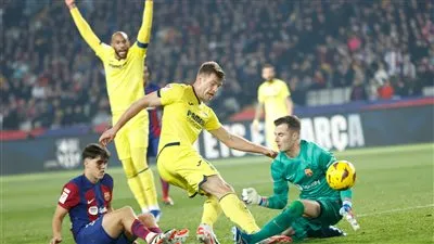 فياريال يحبط ريمونتادا برشلونة ويكتسحه بخماسية بالدوري الإسباني