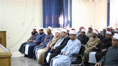 كليه الآداب تنظم دورة تدريبية عن أهمية النحو في الخطابة والفتوى للأئمة والخطباء بأوقاف قنا 