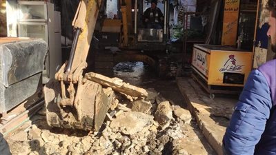 البدء فى أعمال الرصف بمنطقة سوق القنطرة بدمياط