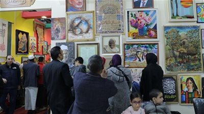 إقبال كثيف على جناح 