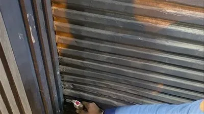 غلق وتشميع لـ3 محلات وغرامات وتحفظ لآخرين بحملة مكبرة على الأسواق بشرق الإسكندرية