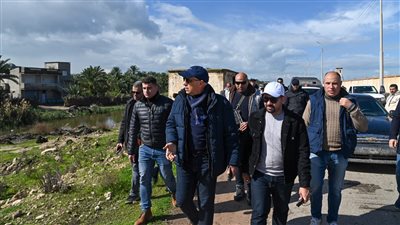 وزير الري يتفقد أعمال حماية مصب مصرف الغربية الرئيسي 