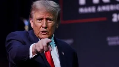 ضربة مؤلمة لـ بايدن ولعبة حظ لـ ترامب.. ماذا فعلت قضية المهاجرين؟