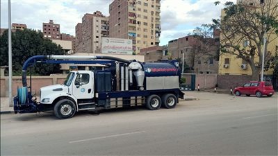 شركة مياه الشرب والصرف الصحي بالجيزة تدفع بمعداتها تحسبا لسقوط الأمطار