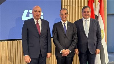 سفير مصر بالمجر يشارك باحتفالية توقيع اتفاقية بين البلدين في مجال الاتصالات 