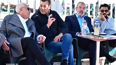 في حضور جوزيه جوميز.. حسين لبيب ومجلس إدارة الزمالك يؤازرون فريق 2005 أمام الأهلي