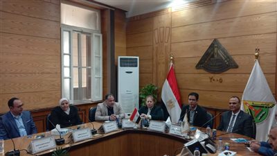 رئيس جامعة بنها يؤكد على الترشيد والاستدامة في الإنفاق داخل الجامعة