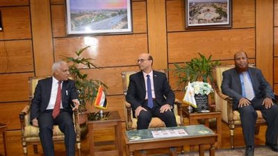 المنشاوي يلتقي عميد كلية الهندسة والبترول بجامعة حضر موت باليمن لبحث سبل التعاون المشترك