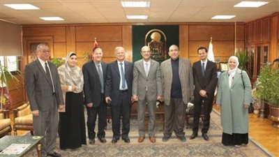 رئيس جامعة أسيوط يلتقي المستشار الثقافي الأسبق لليمن وأوزبكستان