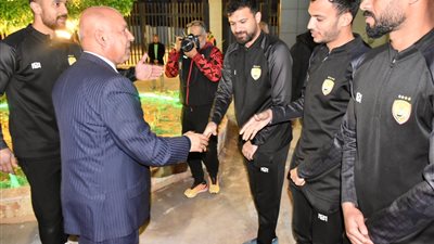 وزير النقل يلتقي لاعبي نادي السكة الحديد ويطالبهم بالصعود للدوري الممتاز