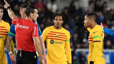بعد طرده أمام الأفيس.. برشلونة يرفض الاستسلام في عقوبة فيتور روكي