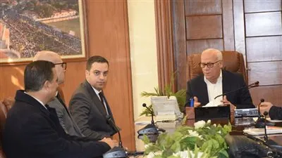 محافظ بورسعيد يوجه بضم الإدارات الخدمية داخل المركز التكنولوجي لإصدار تراخيص المحال العامة الموحد