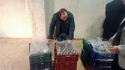 أغذية القليوبية تضبط 245 زجاجة لبن مبستر غير صالحة بالعبور