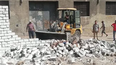 إزالة 3 حالات بناء مخالف فى حي المنتزه بالإسكندرية