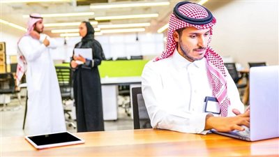 تبلغ 32 ألف ريال سعودي.. وظائف خيالية بالسعودية 2024 بمرتبات مجزية