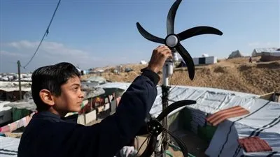 قصة الطفل المعجزة الذي أضاء خيم غزة وسط الظلام