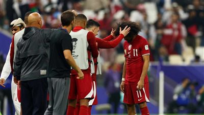 الحكم يحتسب ركلة جزاء ثالثة لقطر بعد مراجعة الفيديو