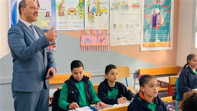 تعليم الإسكندرية يتفقد انتظام الدراسة داخل المدارس 