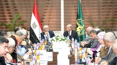 وزير التعليم يعقد اجتماعًا مع مديري الإدارات التعليمية بالقليوبية