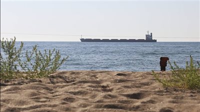 الحوثيون يشعلون البحرالأحمر بهجمات جديدة على سفينة أمريكية