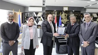 لهذا السبب.. محافظ أسوان يلتقي رئيس البنك الزراعي المصري