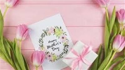 أجمل أفكار هدايا وعبارات التهنئة عيد الأم..أنا لا شيء دون وجودك