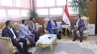 رئيس جامعة جنوب الوادي يستقبل وفد المركز الإقليمي لنقل الدم بقنا