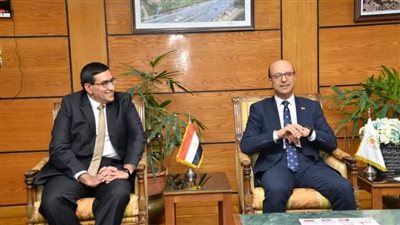 لهذا السبب.. رئيس جامعة أسيوط يستقبل مدير المعهد القومي للاتصالات 