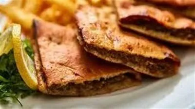 استكشاف عالم الحواوشي: تاريخها، تنوع حشواتها، وشهرتها في المطبخ الشرقي