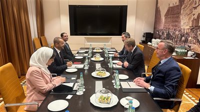 وزير خارجية عُمان يلتقي الرئيس التنفيذي لشركة بي أم دبليو الألمانية في ميونخ للأمن