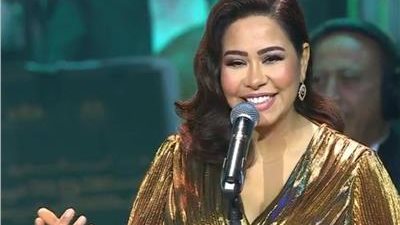 بإطلالة ذهبية.. شيرين تتألق في حفل 