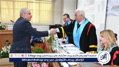 رئيس جامعة قناة السويس يشهد مناقشة رسالة دكتوراه بمعهد الدراسات الأفرو آسيوية 