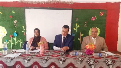 تعليم قنا يناقش سد العجز بوظائف المعلمين من معلمات رياض الأطفال