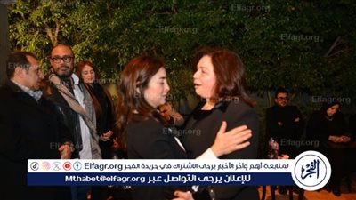 إلهام شاهين تواسي جمال وعلاء مبارك في عزاء منير ثابت