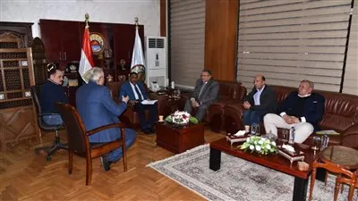 محافظ مطروح يستقبل رئيس مصنع حلوان للصناعات المتطورة