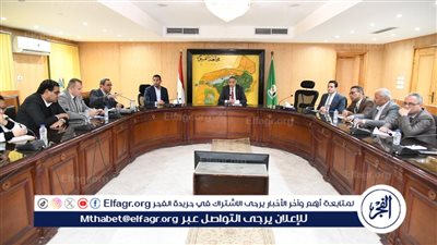 محافظ الفيوم ووفد وزارة التنمية المحلية يبحثان آليات إنشاء مجمع لصناعات زيتون المائدة بيوسف الصديق