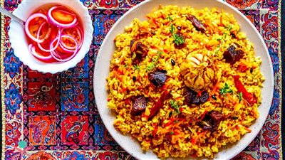 لذة الكبسة تزيّن موائد رمضان: تجسيد الفن الطهي العربي في أشهر الصيام