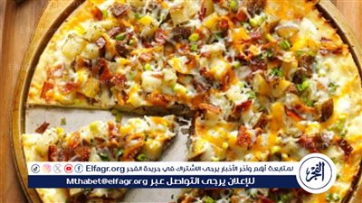 خطوات سريعة وطعم تحفة.. طريقة تحضير بيتزا البطاطس في المنزل