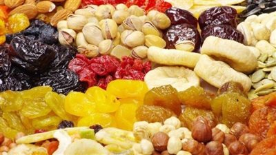 التمر يبدأ من 40 جنيه.. تعرف أسعار الياميش في أسواق ومعارض تخفيض السلع وأهلا رمضان بمحافظة قنا