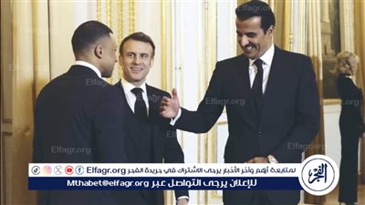 ماكرون يفاجئ مبابي بهذه الرسالة في حضور أمير قطر.. (فيديو)