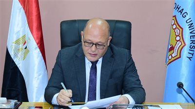 جامعة سوهاج تعلن فوز مشروعي نقاط الكربون النانوية لعلاج السرطان وربوت النظافة المستدامة بمسابقة الشركات الناشئة